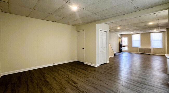Building Photo - 3Bedroom 1Bathroom home in Bridesburg Avai...