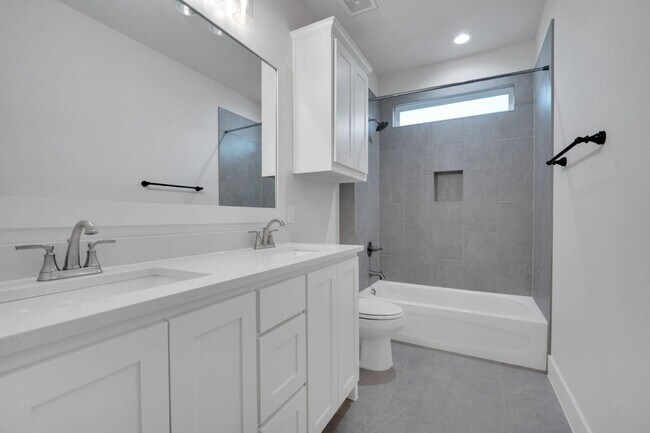 Building Photo - 500 Woodside Trl