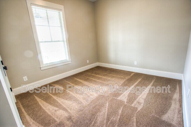 Building Photo - 3125 Hazelton Dr