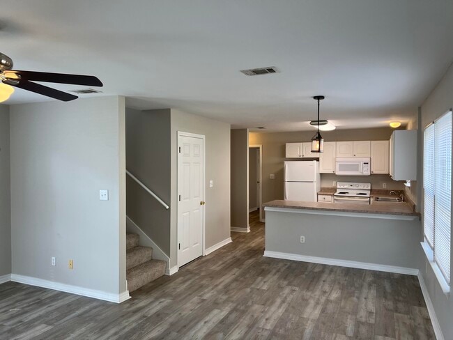 Building Photo - 9 Lantana Ct