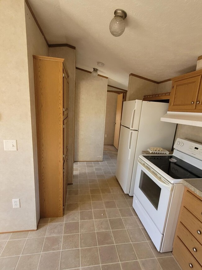 Building Photo - 2 bedroom 1 bathroom Mobile Home Lot rent ...