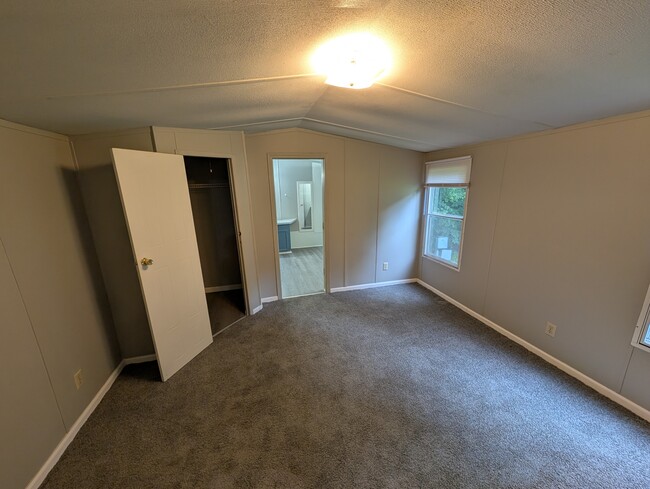 Building Photo - 135 Ransdell Ln