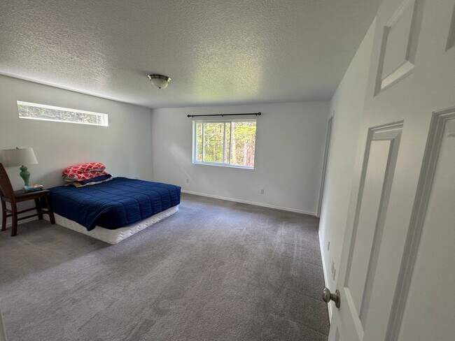 Building Photo - ***Coming Soon - 3 Bedroom Home in Otter Rock***