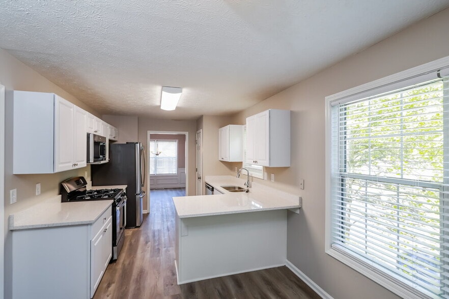 Building Photo - 830 Gateshead Ln