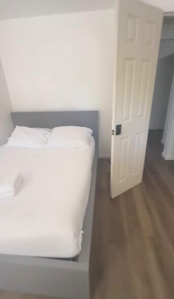 Building Photo - 1017 NE 14th Ave