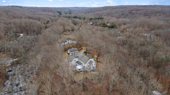 Building Photo - 275 Newtown Turnpike