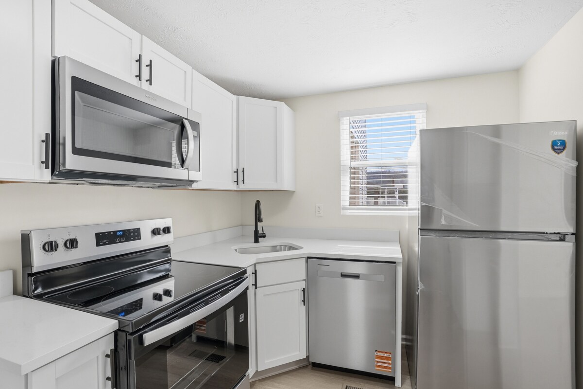 Building Photo - 437 5th St