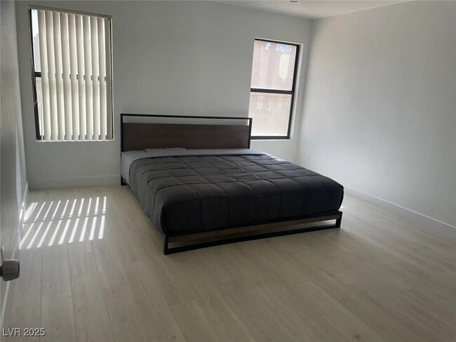 Building Photo - 3004 Ocean View Dr