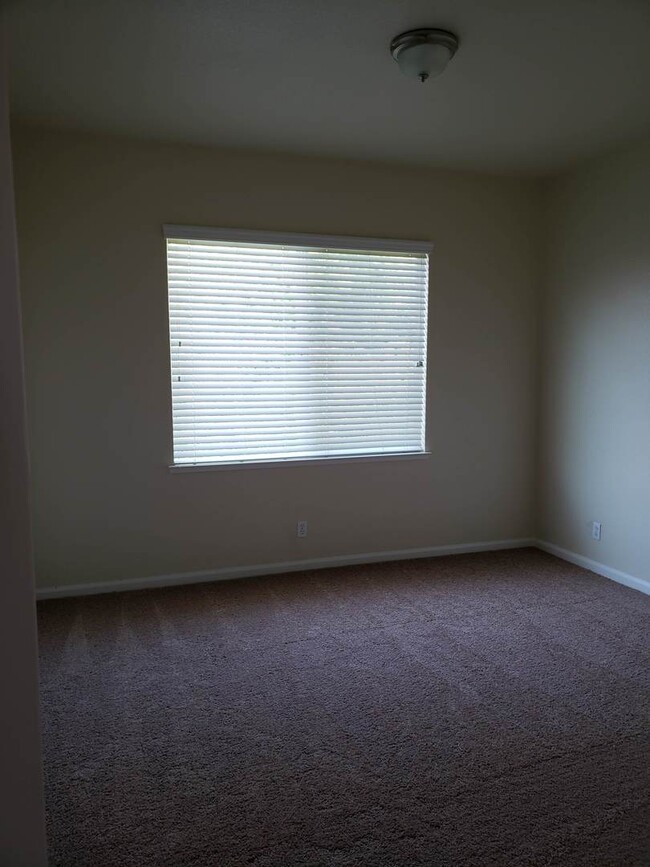 Building Photo - Huge Bella Flora house ready for you to ca...