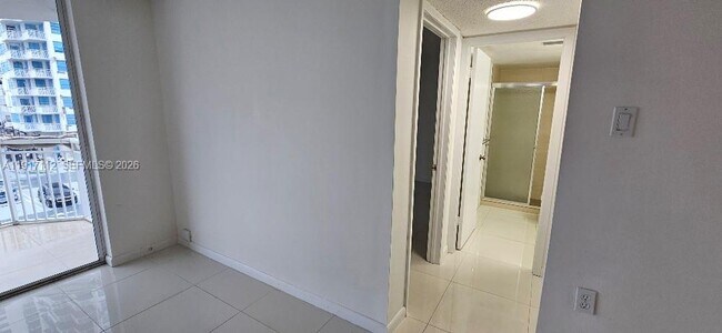 Building Photo - 18021 Biscayne Blvd