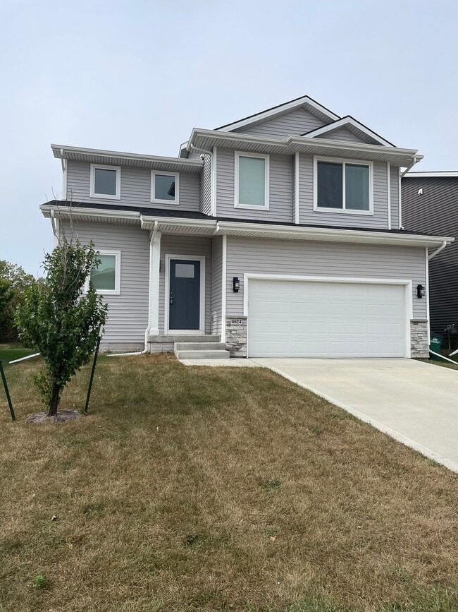 Primary Photo - 3 bedroom 3 bathroom Single-Family Home in...