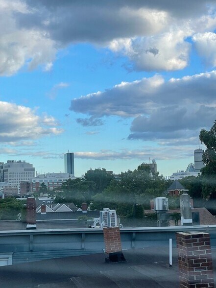 Living Room View city skyline - 270 Norfolk St