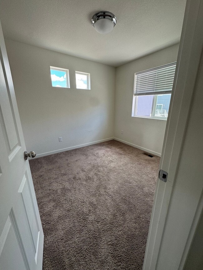 Building Photo - 5836 Thurless Ln