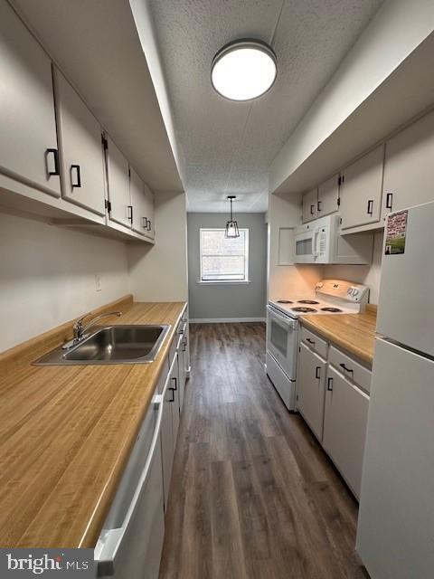 Building Photo - 1402 Valley Dr