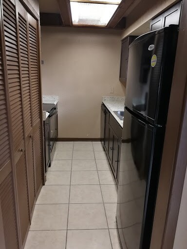 Building Photo - Hummingbird