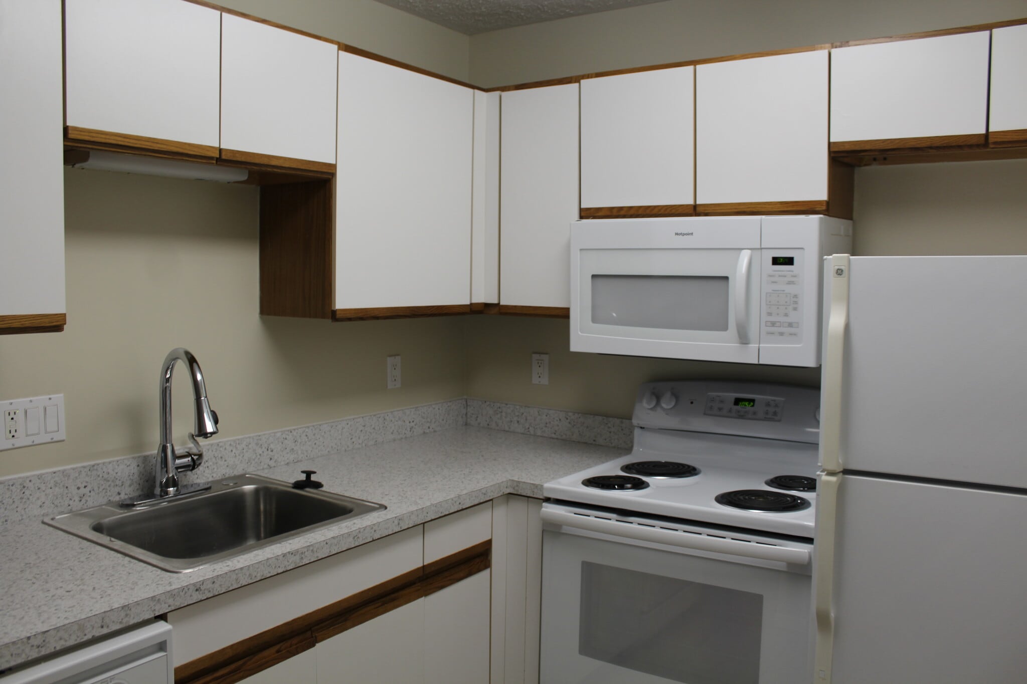 Building Photo - Lake Pointe Village