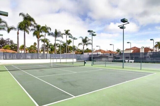 Building Photo - Spacious 3BR/3BA Townhome  | Pool, Tennis & Easy Access to Everything