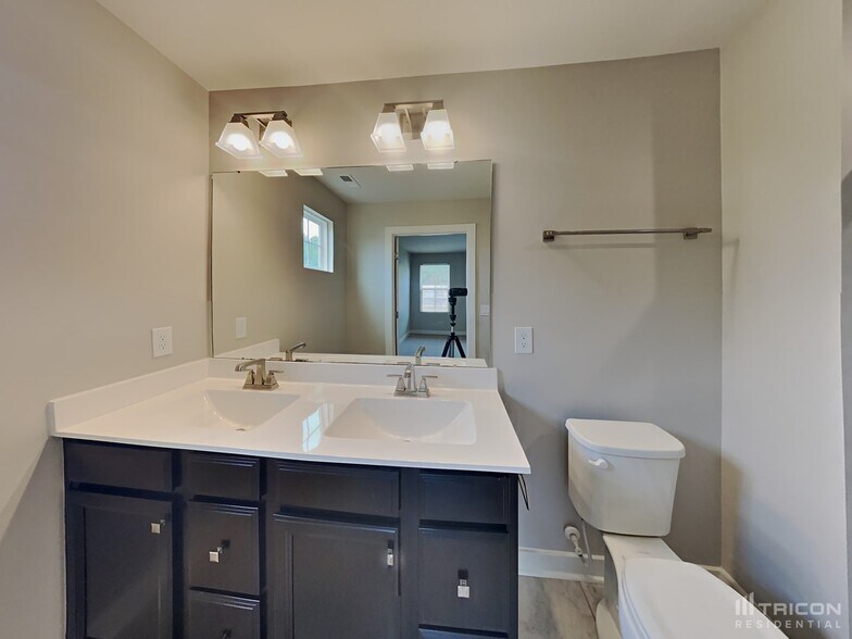 Building Photo - 215 Wellwood Way