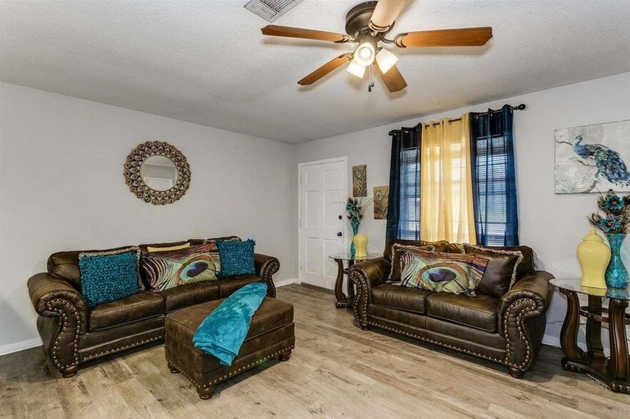 Building Photo - 4800 Tradewinds Dr