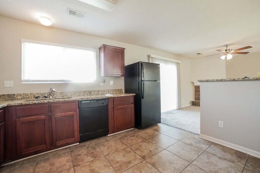 Building Photo - 10038 Chariden Dr