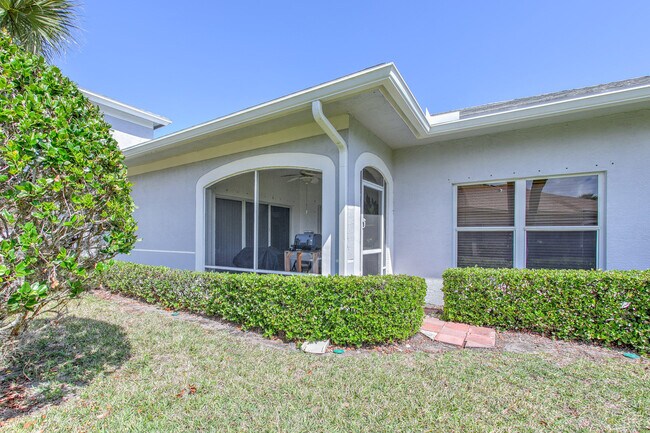 Building Photo - 1829 Sandhill Crane Dr