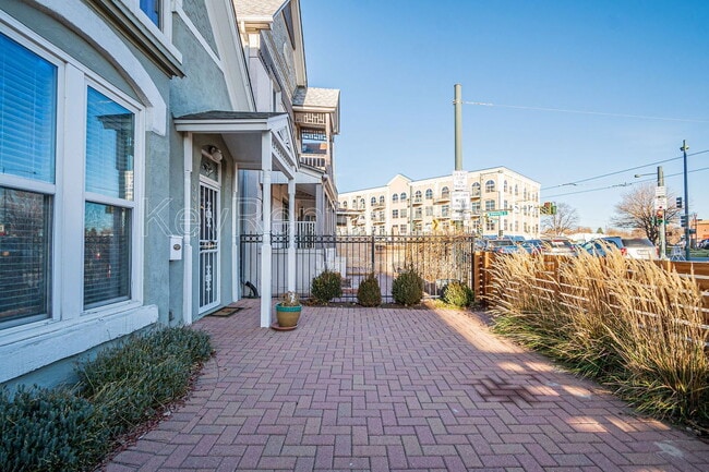 Building Photo - 3033 Welton St