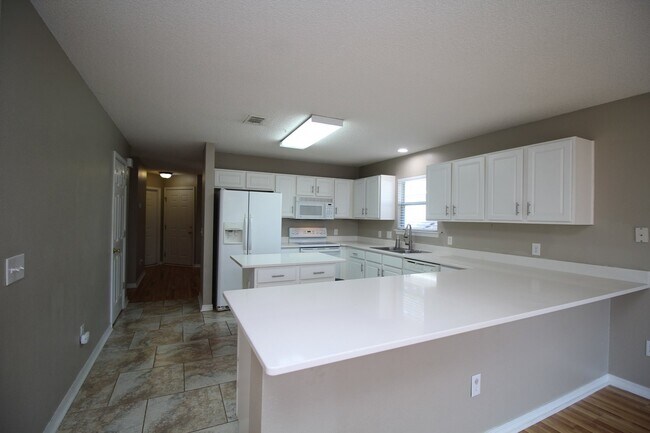 Building Photo - 2BD/2BA Patio Home Near NAS with Fenced Ya...
