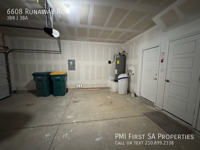Building Photo - 6608 Runaway Row