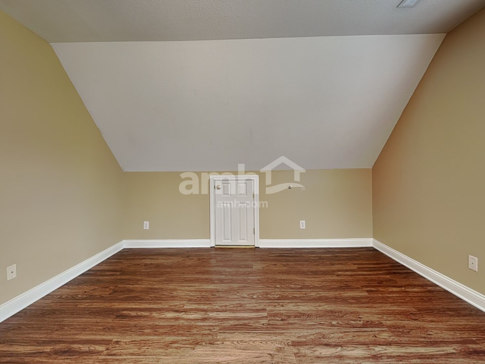 Building Photo - 8209 Jade Tree Ln