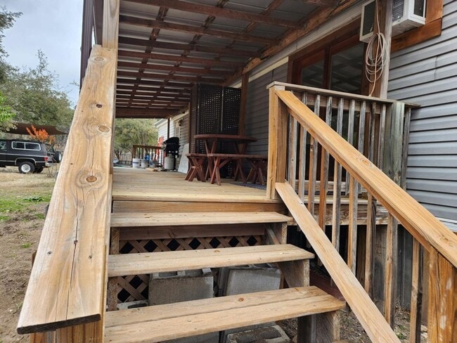 Building Photo - FOR LEASE!!