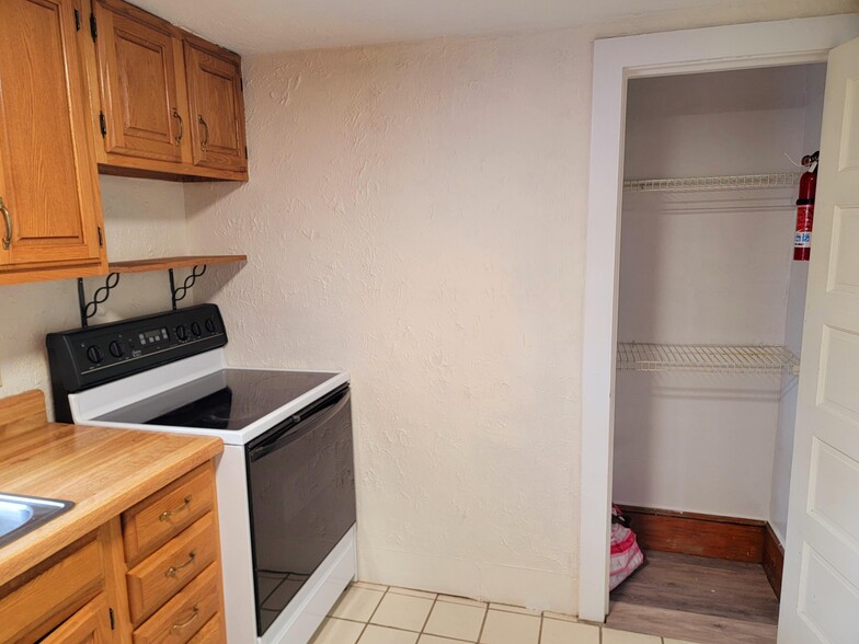 KITCHEN PANTRY - 1294 Bloom Rd