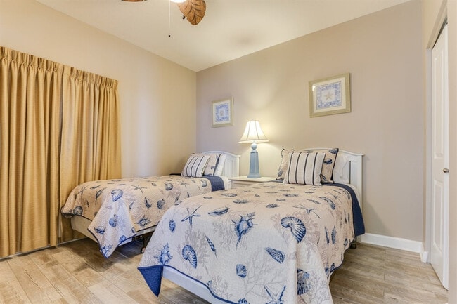 Building Photo - 9900 S Thomas Dr