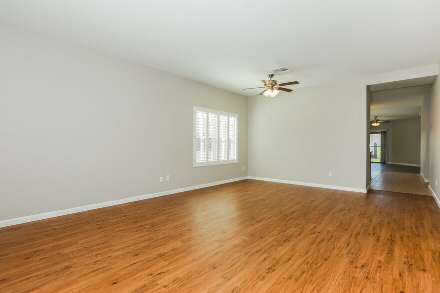 Building Photo - 2837 W San Carlos Ln