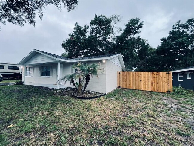 Building Photo - 5323 Satsuma Dr