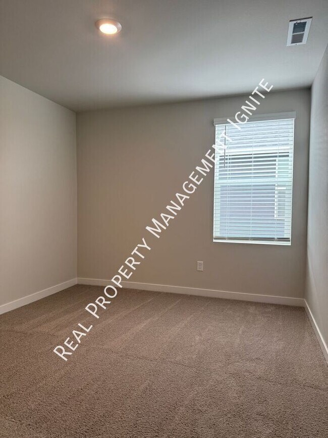 Building Photo - 21237 SE Pelee Dr