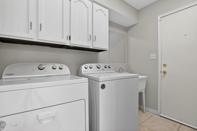 Building Photo - 6843 E Redfield Rd