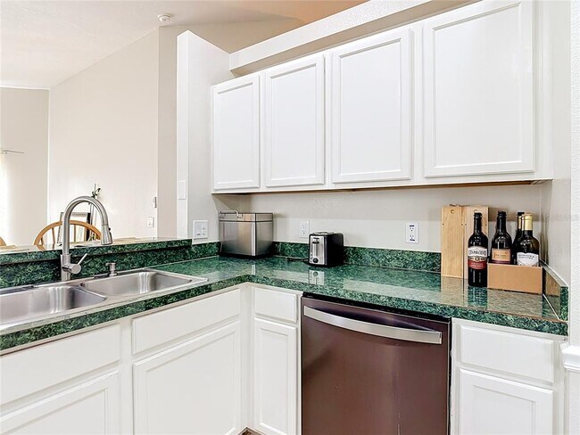 Building Photo - 1128 Pinedale Dr