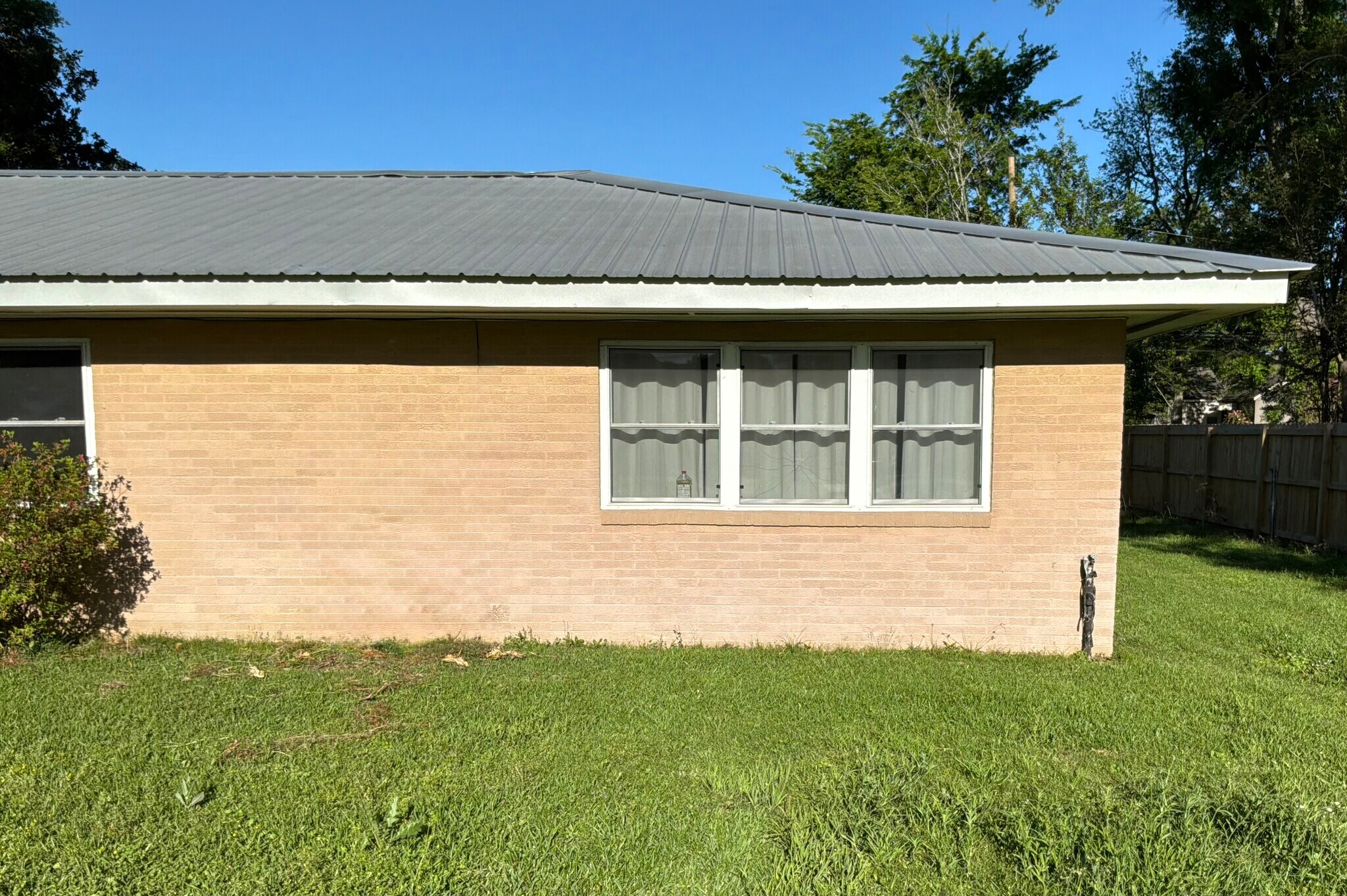 Building Photo - 165 S Donmoor Ave