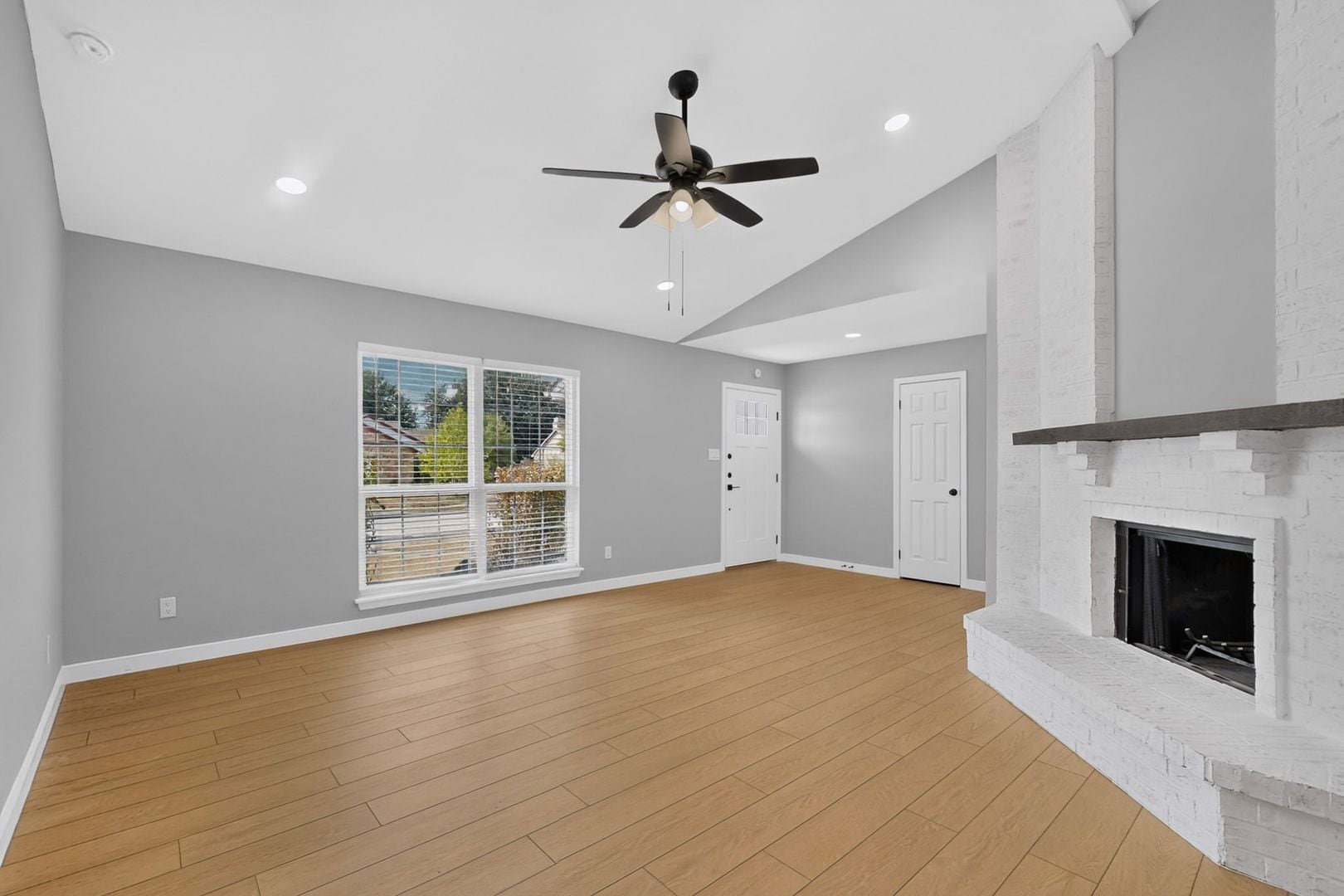 Building Photo - 900 Rocky Creek Ln