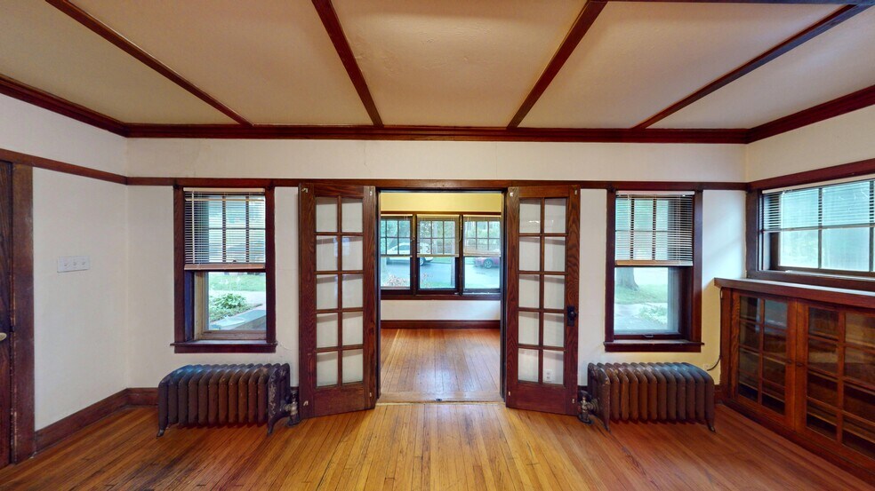 Building Photo - 1806 Kendall Ave