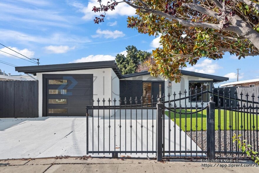 Building Photo - 28023 Tampa Ave