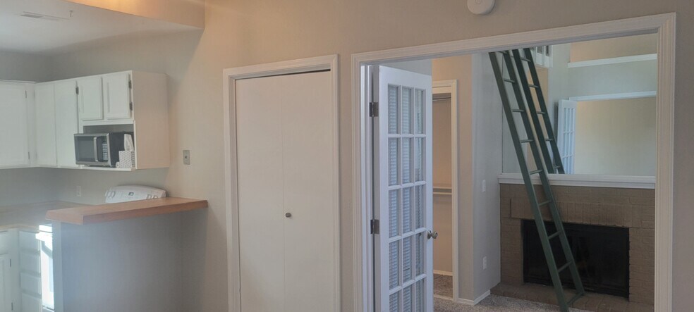 Building Photo - 4921 Garrison St