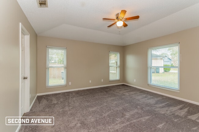 Building Photo - 8236 Hot Springs Dr N