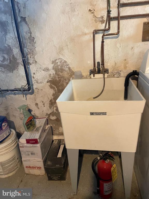 Building Photo - 18 Greenhill Rd