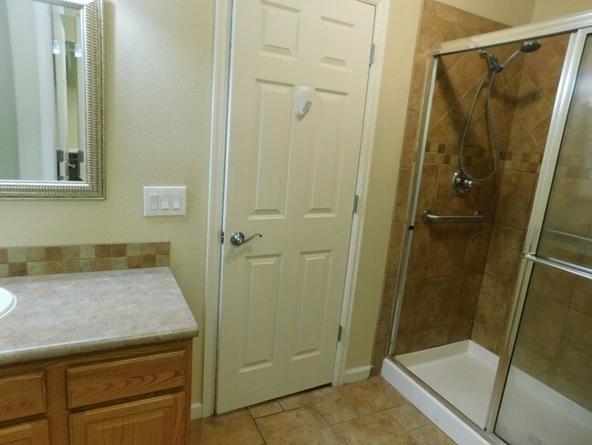 Building Photo - 3 Bed/2 Bath in Pearpark