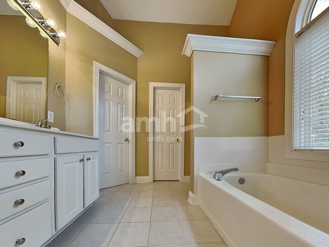 Building Photo - 347 Mockingbird Ln