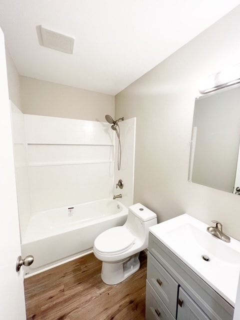 Building Photo - 4610 Fir Dr NE