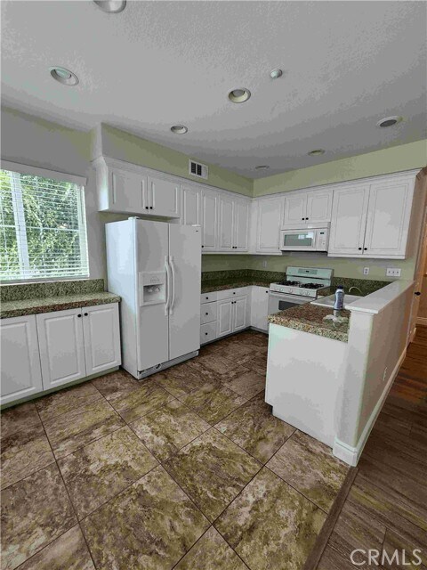 Building Photo - 33760 Willow Haven Ln