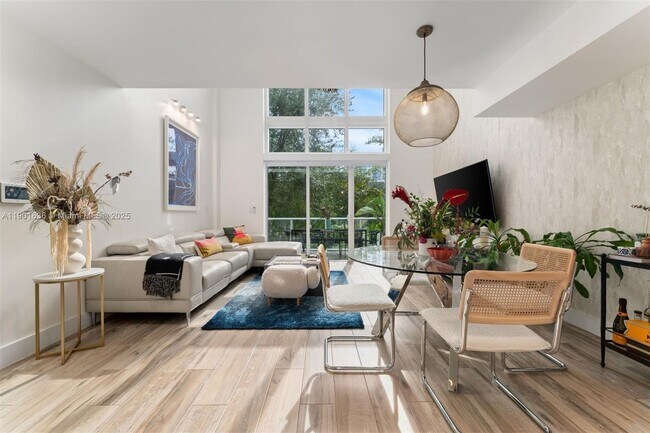 Building Photo - 455 NE 39th St