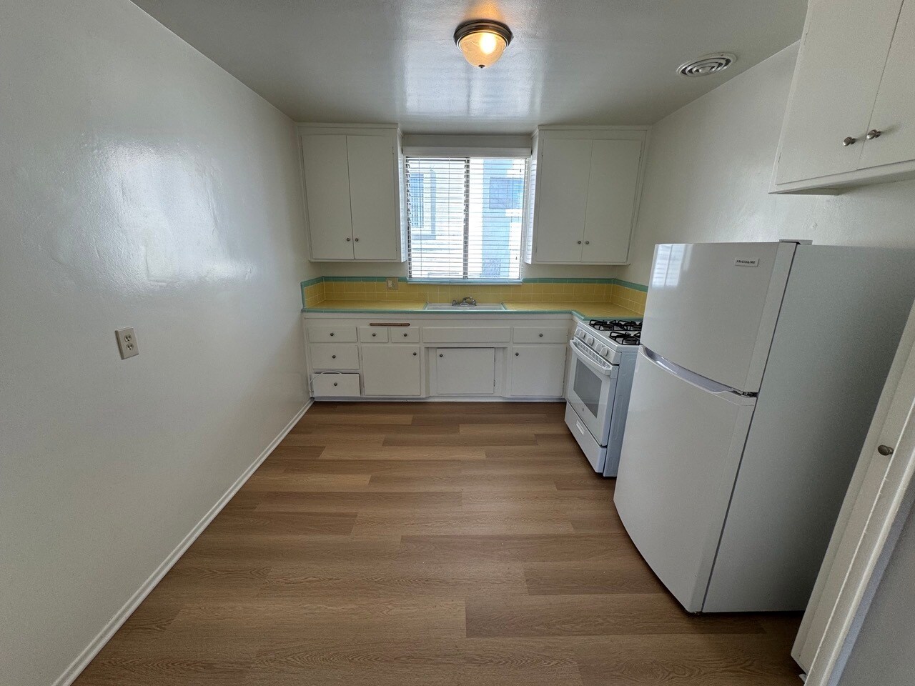 Building Photo - 5102 Inglewood Blvd